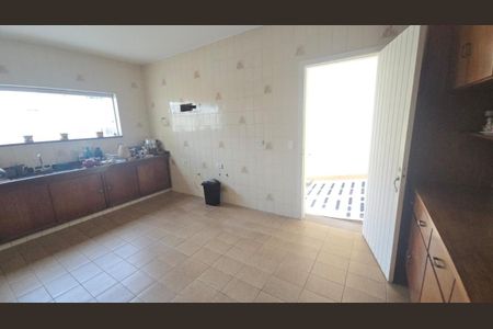 Casa à venda com 3 quartos, 181m² em Jardim Londrina, São Paulo