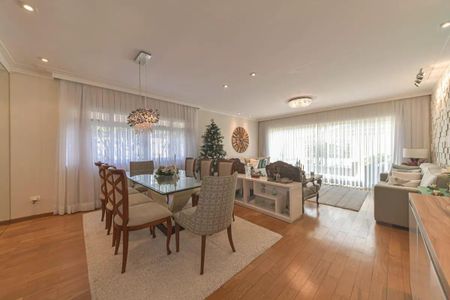 Casa à venda com 4 quartos, 214m² em Campo Belo, São Paulo