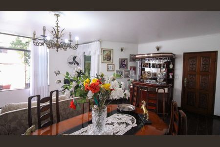 Casa à venda com 5 quartos, 336m² em Jardim Avelino, São Paulo