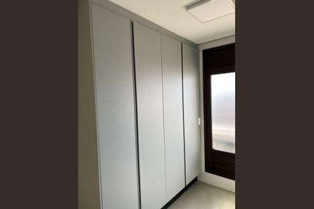 Apartamento à venda com 278m², 3 quartos e 5 vagasCloset