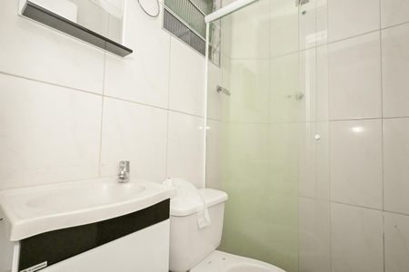 Banheiro Suíte de kitnet/studio para alugar com 1 quarto, 60m² em Vila Francisco Remeikis, Taboão da Serra