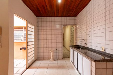 Casa para alugar com 330m², 4 quartos e 4 vagas Casa para alugar com 330m², 4 quartos e 4 vagasEdícula