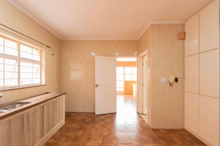 Casa para alugar com 330m², 4 quartos e 4 vagas Casa para alugar com 330m², 4 quartos e 4 vagasCozinha