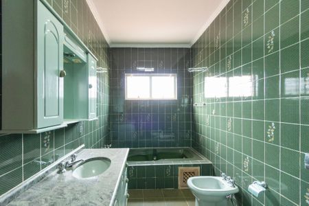 Casa para alugar com 330m², 4 quartos e 4 vagas Casa para alugar com 330m², 4 quartos e 4 vagasBanheiro Suíte