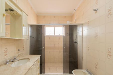 Casa para alugar com 330m², 4 quartos e 4 vagas Casa para alugar com 330m², 4 quartos e 4 vagasBanheiro Social
