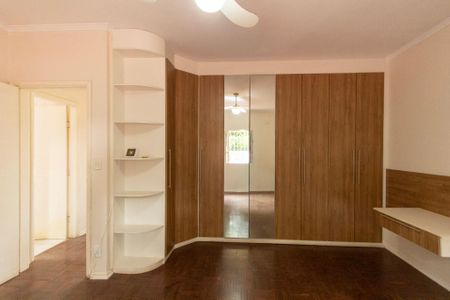 Casa para alugar com 330m², 4 quartos e 4 vagas Casa para alugar com 330m², 4 quartos e 4 vagasSuíte