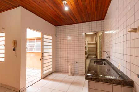Casa para alugar com 330m², 4 quartos e 4 vagas Casa para alugar com 330m², 4 quartos e 4 vagasEdícula