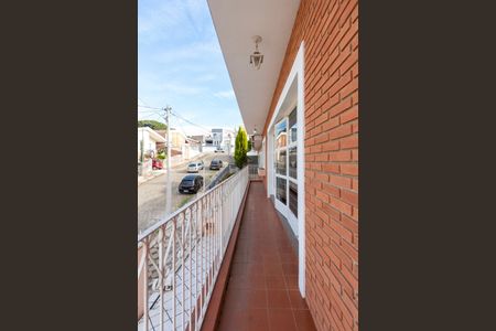 Casa para alugar com 330m², 4 quartos e 4 vagas Casa para alugar com 330m², 4 quartos e 4 vagasVaranda