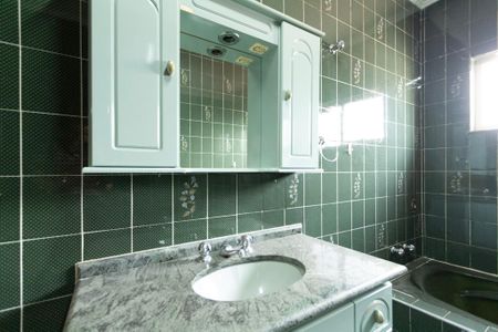 Casa para alugar com 330m², 4 quartos e 4 vagas Casa para alugar com 330m², 4 quartos e 4 vagasBanheiro Suíte