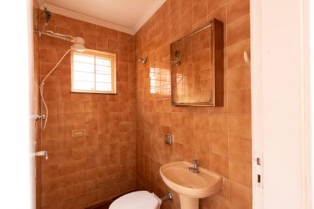 Casa para alugar com 330m², 4 quartos e 4 vagas Casa para alugar com 330m², 4 quartos e 4 vagasBanheiro Área de Serviço