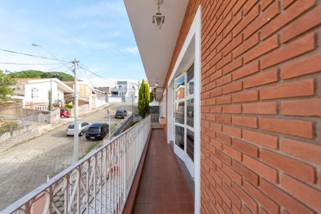 Casa para alugar com 330m², 4 quartos e 4 vagas Casa para alugar com 330m², 4 quartos e 4 vagasVaranda