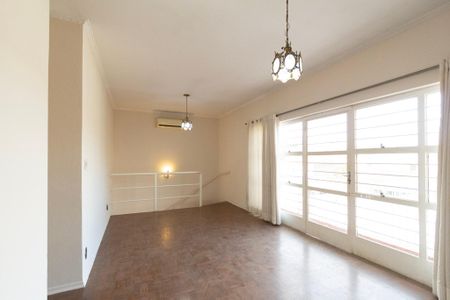 Casa para alugar com 330m², 4 quartos e 4 vagas Casa para alugar com 330m², 4 quartos e 4 vagasSala 2
