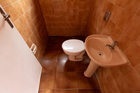Casa para alugar com 330m², 4 quartos e 4 vagas Casa para alugar com 330m², 4 quartos e 4 vagasBanheiro Área de Serviço