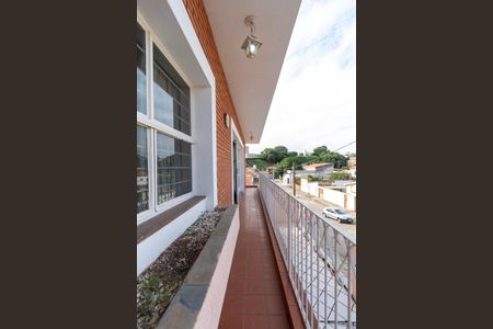 Casa para alugar com 330m², 4 quartos e 4 vagas Casa para alugar com 330m², 4 quartos e 4 vagasVaranda