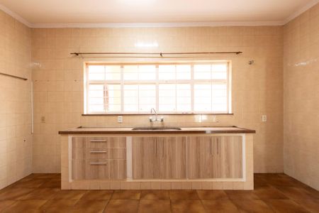 Casa para alugar com 330m², 4 quartos e 4 vagas Casa para alugar com 330m², 4 quartos e 4 vagasCozinha