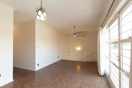 Casa para alugar com 330m², 4 quartos e 4 vagas Casa para alugar com 330m², 4 quartos e 4 vagasSala 2