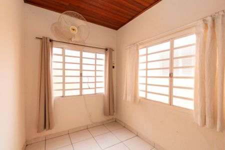 Casa para alugar com 330m², 4 quartos e 4 vagas Casa para alugar com 330m², 4 quartos e 4 vagasEdícula