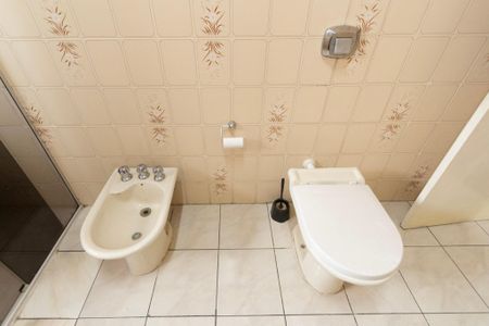 Casa para alugar com 330m², 4 quartos e 4 vagas Casa para alugar com 330m², 4 quartos e 4 vagasBanheiro Social