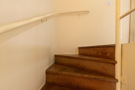 Casa para alugar com 330m², 4 quartos e 4 vagas Casa para alugar com 330m², 4 quartos e 4 vagasEscada