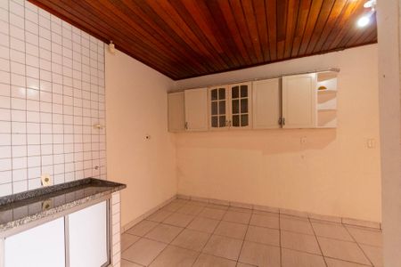 Casa para alugar com 330m², 4 quartos e 4 vagas Casa para alugar com 330m², 4 quartos e 4 vagasEdícula