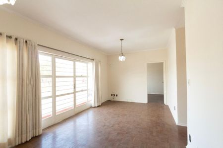 Casa para alugar com 330m², 4 quartos e 4 vagas Casa para alugar com 330m², 4 quartos e 4 vagasSala 2