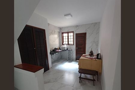 Casa para alugar com 2 quartos, 70m² em Quarteirão Brasileiro, Petrópolis