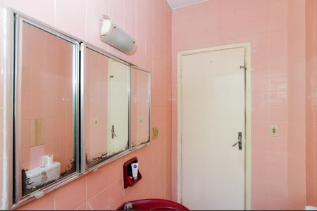 Banheiro de casa à venda com 2 quartos, 330m² em Vila Galvão, Guarulhos