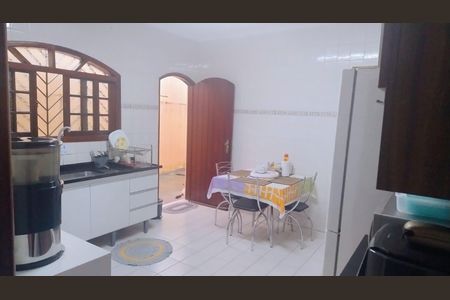 Cozinha de casa à venda com 2 quartos, 175m² em Condomínio Maracanã, Santo André
