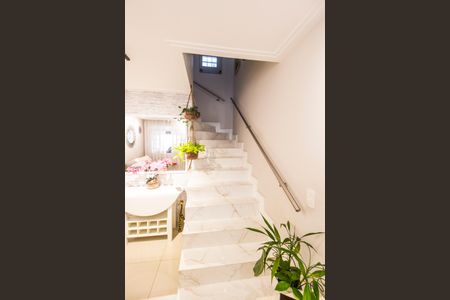 Apartamento para alugar com 68m², 2 quartos e 1 vagaEscada