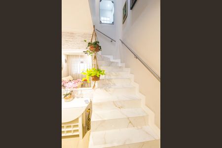 Apartamento para alugar com 68m², 2 quartos e 1 vagaEscada