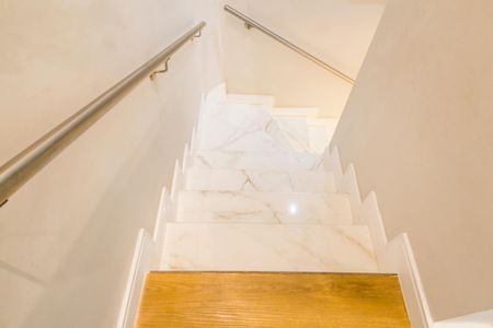 Apartamento para alugar com 68m², 2 quartos e 1 vagaEscada