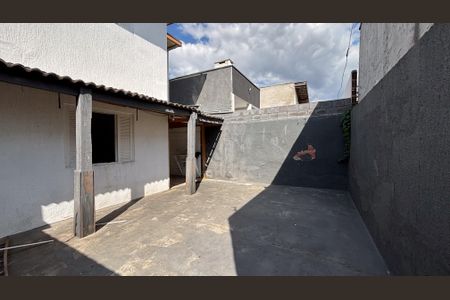 Casa para alugar com 200m², 4 quartos e 4 vagasQuintal