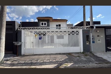Casa para alugar com 200m², 4 quartos e 4 vagasPlaca instalada na fachada do imóvel
