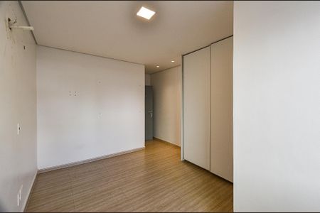Casa à venda com 497m², 4 quartos e 4 vagasSuíte 2