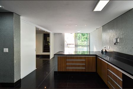 Casa à venda com 497m², 4 quartos e 4 vagasCozinha