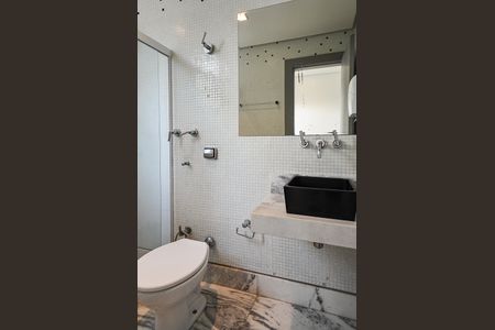 Casa à venda com 497m², 4 quartos e 4 vagasBanheiro Suíte 1