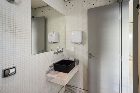 Casa à venda com 497m², 4 quartos e 4 vagasBanheiro Suíte 1