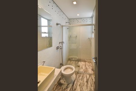 Casa à venda com 497m², 4 quartos e 4 vagasBanheiro Suíte 2