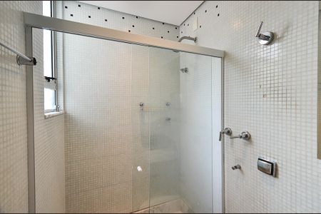 Casa à venda com 497m², 4 quartos e 4 vagasBanheiro Suíte 1