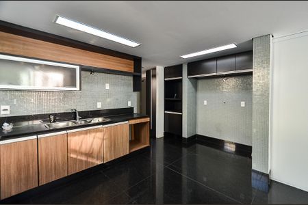 Casa à venda com 497m², 4 quartos e 4 vagasCozinha