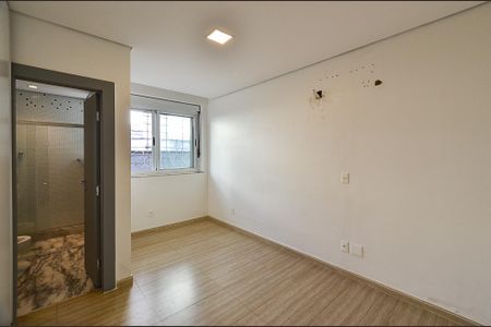 Casa à venda com 497m², 4 quartos e 4 vagasSuíte 2