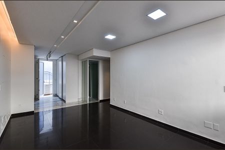 Casa à venda com 497m², 4 quartos e 4 vagasSuíte 3