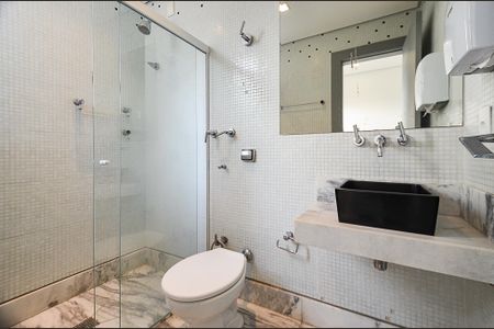 Casa à venda com 497m², 4 quartos e 4 vagasBanheiro Suíte 1