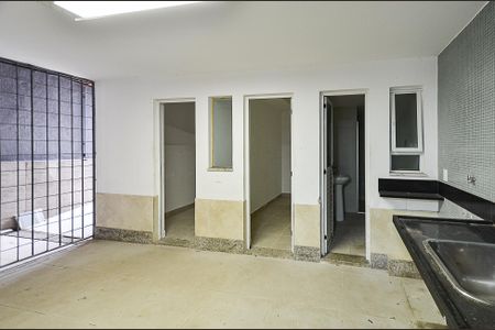 Casa à venda com 497m², 4 quartos e 4 vagasLavanderia