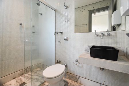 Casa à venda com 497m², 4 quartos e 4 vagasBanheiro Suíte 1