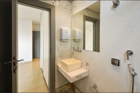 Casa à venda com 497m², 4 quartos e 4 vagasBanheiro Suíte 2