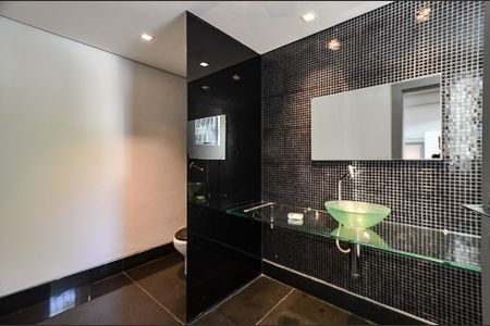 Casa à venda com 497m², 4 quartos e 4 vagasLavabo