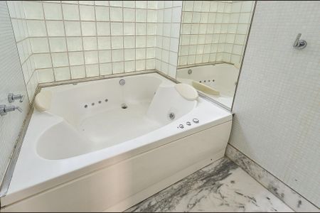 Casa à venda com 497m², 4 quartos e 4 vagasBanheiro Suíte 3