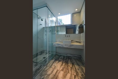 Casa à venda com 497m², 4 quartos e 4 vagasBanheiro Social