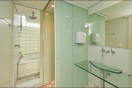 Casa à venda com 497m², 4 quartos e 4 vagasBanheiro Suíte 3